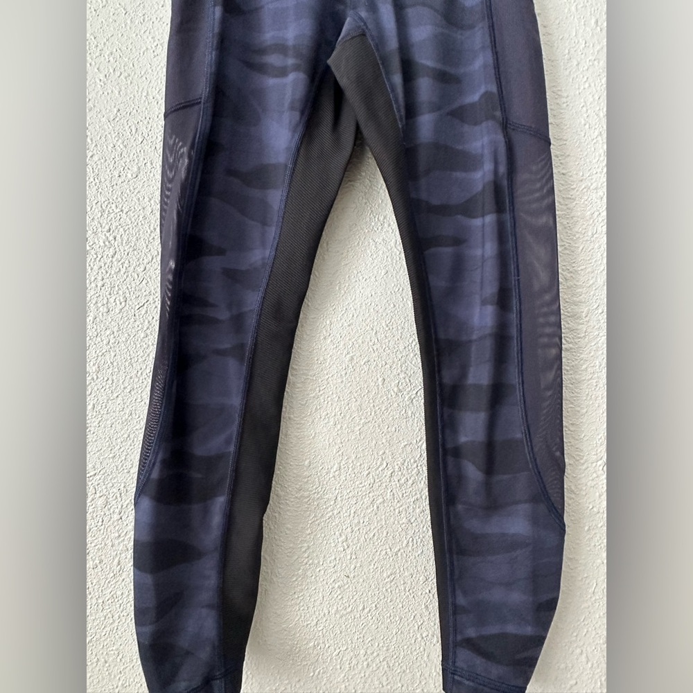 Lululemon Blue Camo Leggings High-Waisted Align Yoga Pants Mesh Sides Size 4 - Picture 3 of 16
